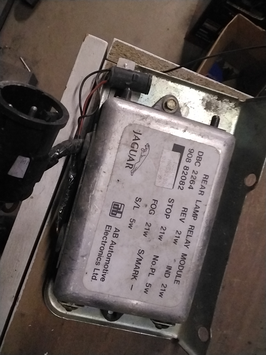 Rear Lamp relay module - Jaguar XJ XJ6 XJ40