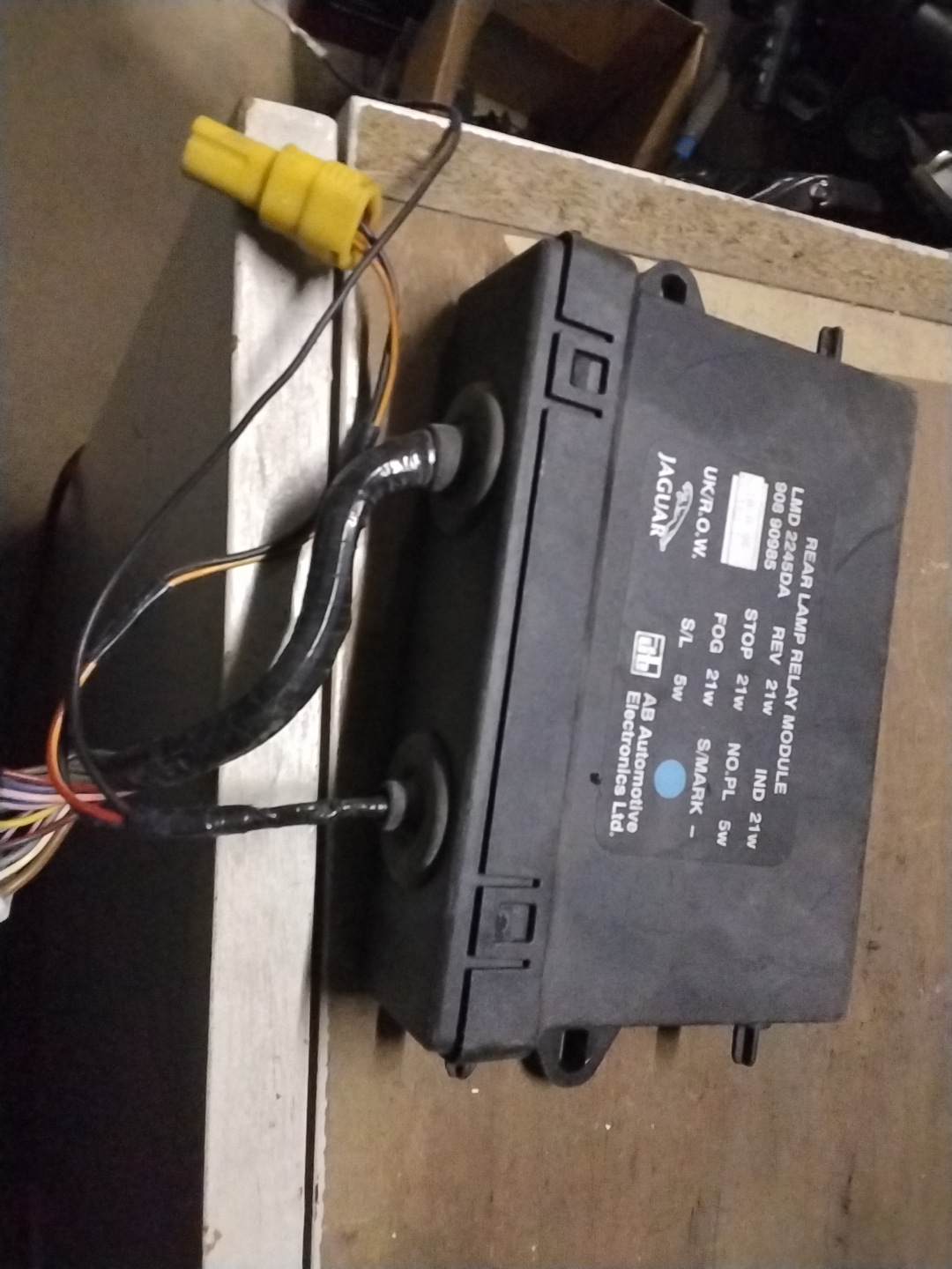 Rear Lamp relay module - Jaguar XJ XJ6 XJ12 XJ40