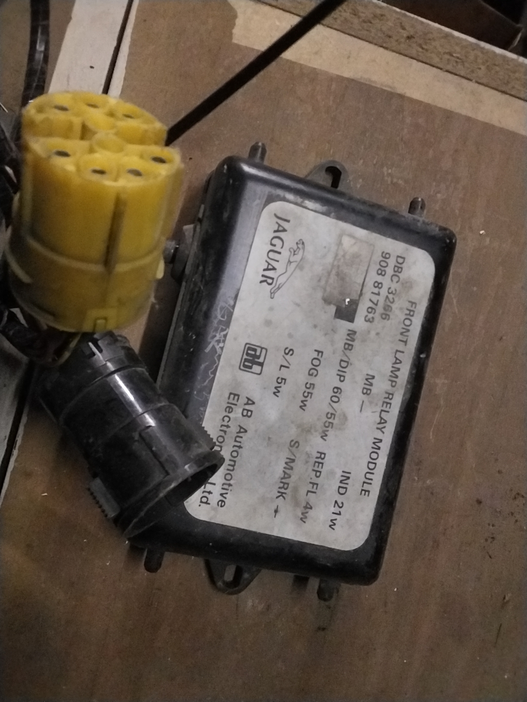 Front lamp relay module - Jaguar XJ XJ40