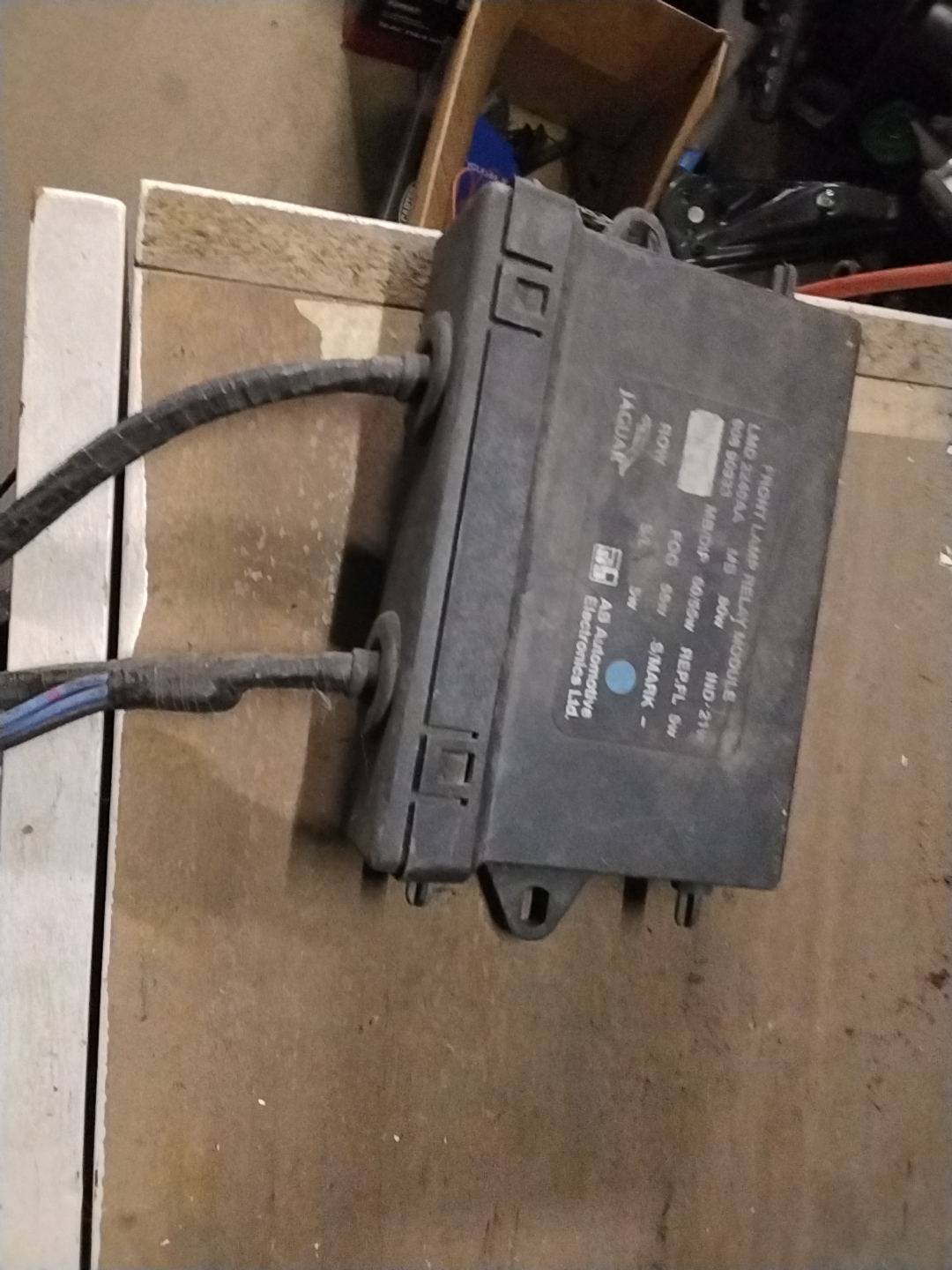 Front lamp relay module - Jaguar XJ6 XJ12 XJ