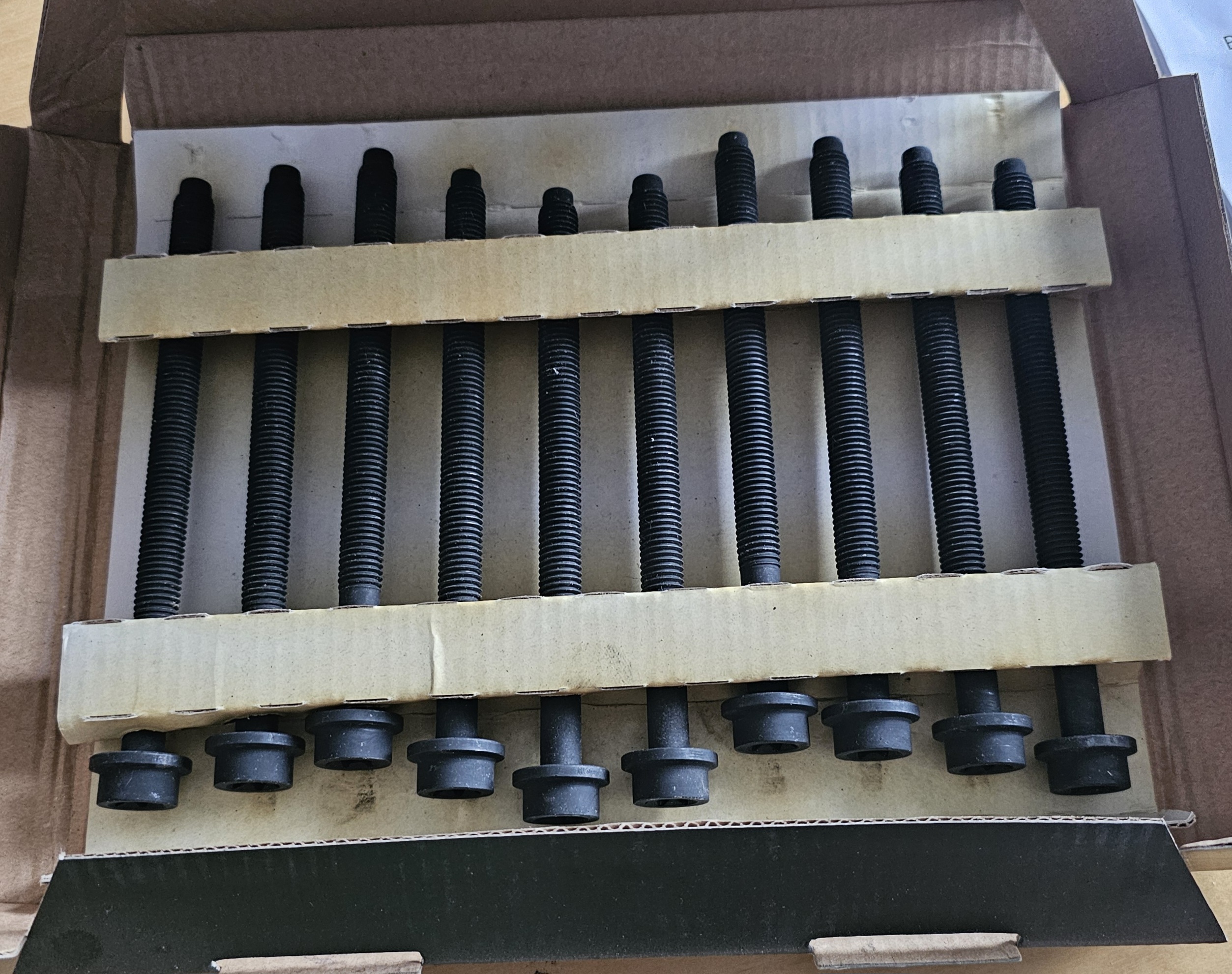 Zylinderkopf Schrauben-Set M10/ Länge: 142 /Steigung: 1,5 -  