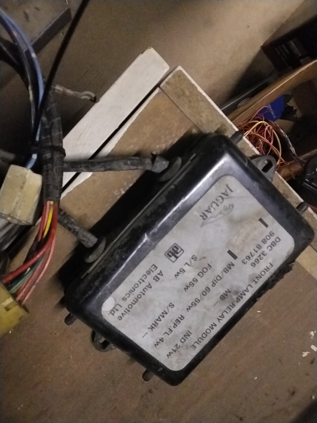 Front lamp relay module - Jaguar XJ XJ40