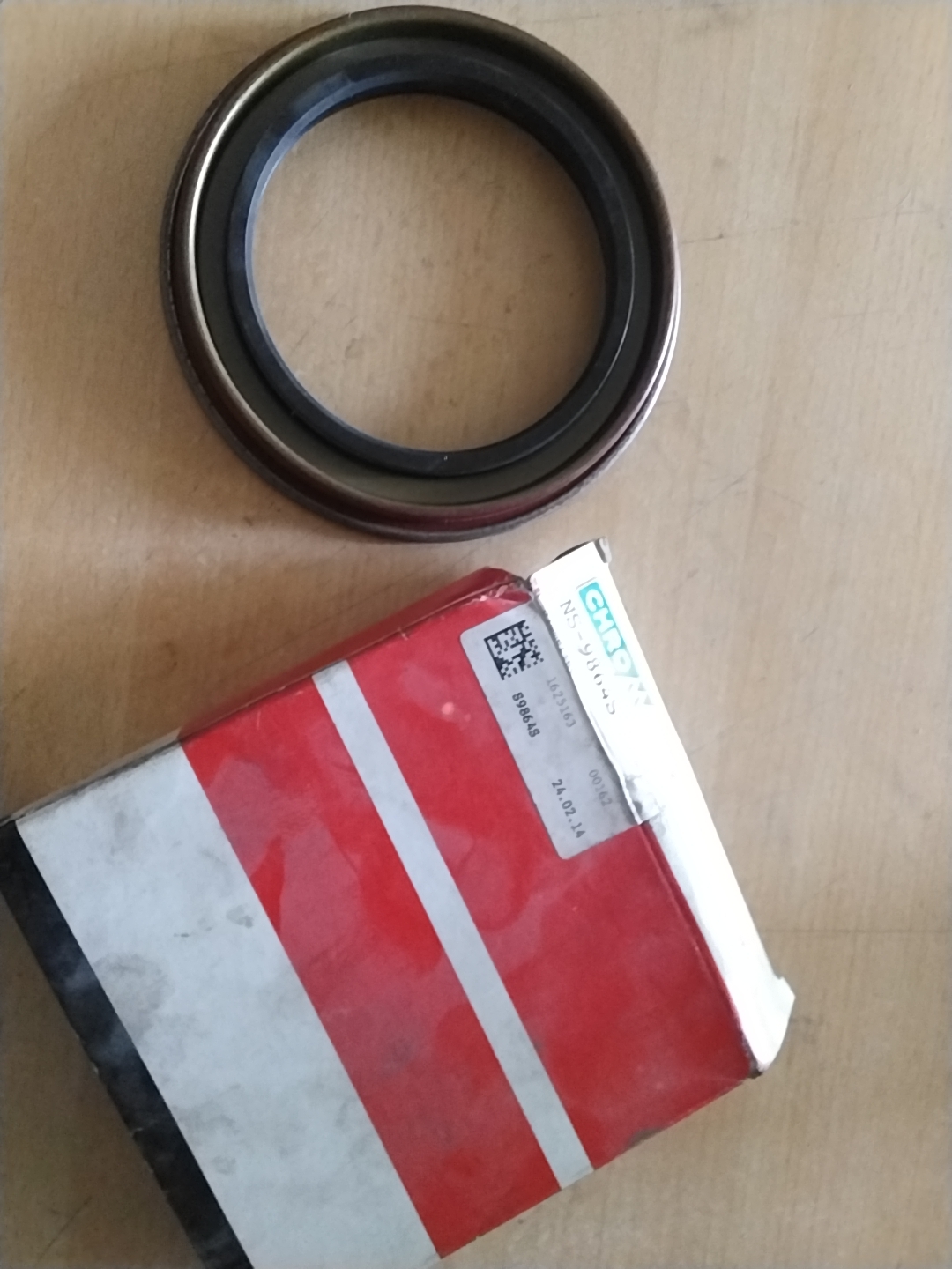 Wheel bearing seal -  