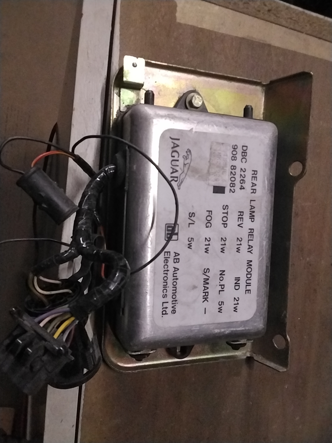 Rear Lamp relay module - Jaguar XJ XJ6 XJ40