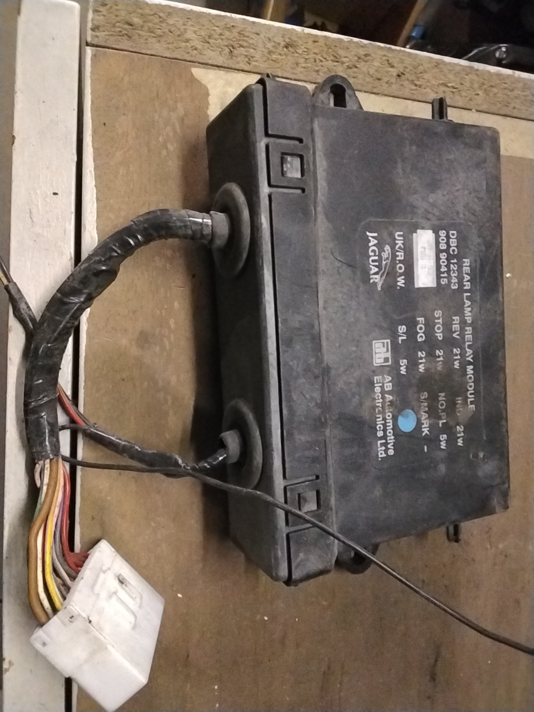 Rear lamp relay module - Jaguar XJ XJ40 XJS