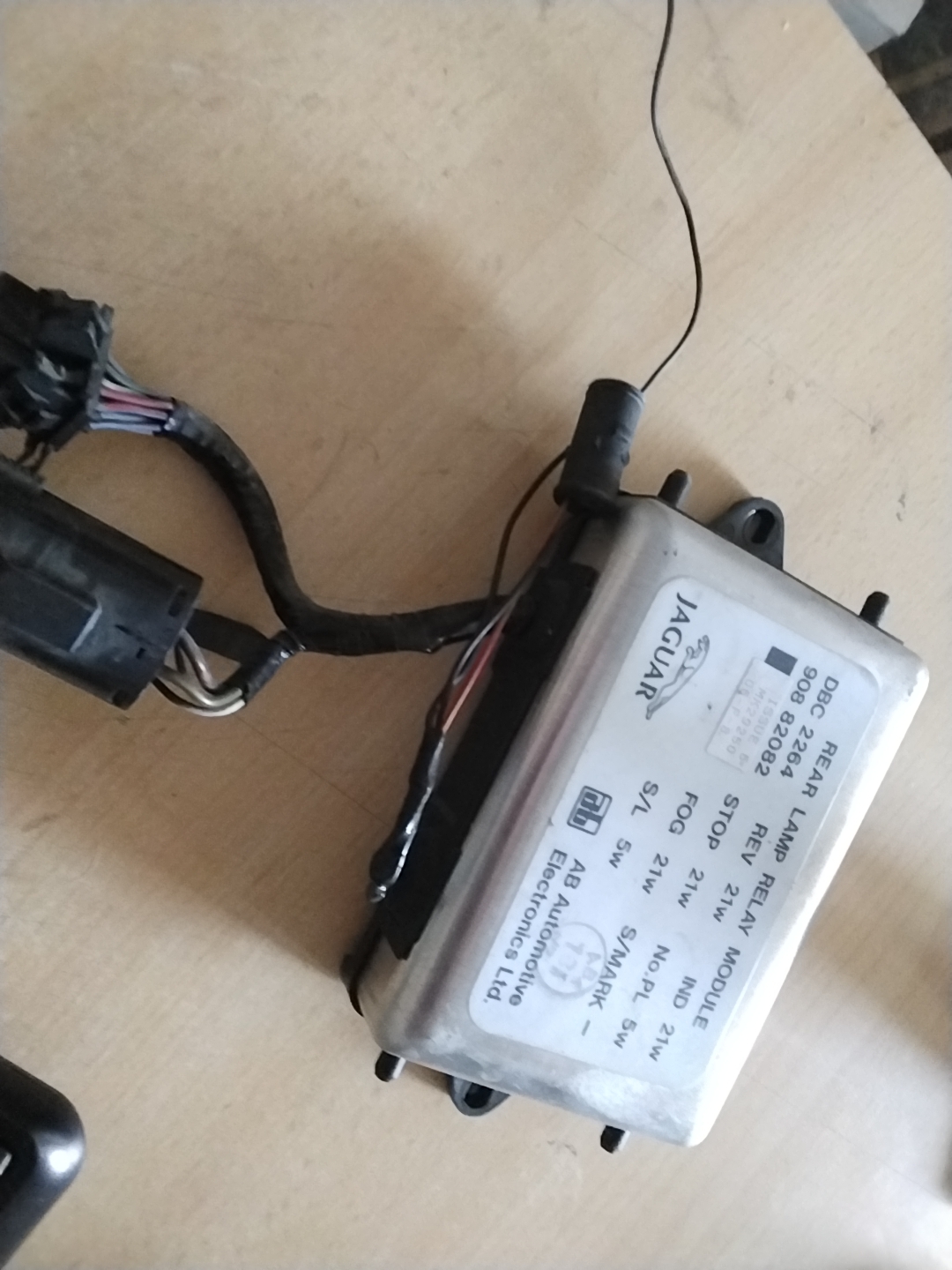 Rear Lamp relay module - Jaguar XJ XJ6 XJ40