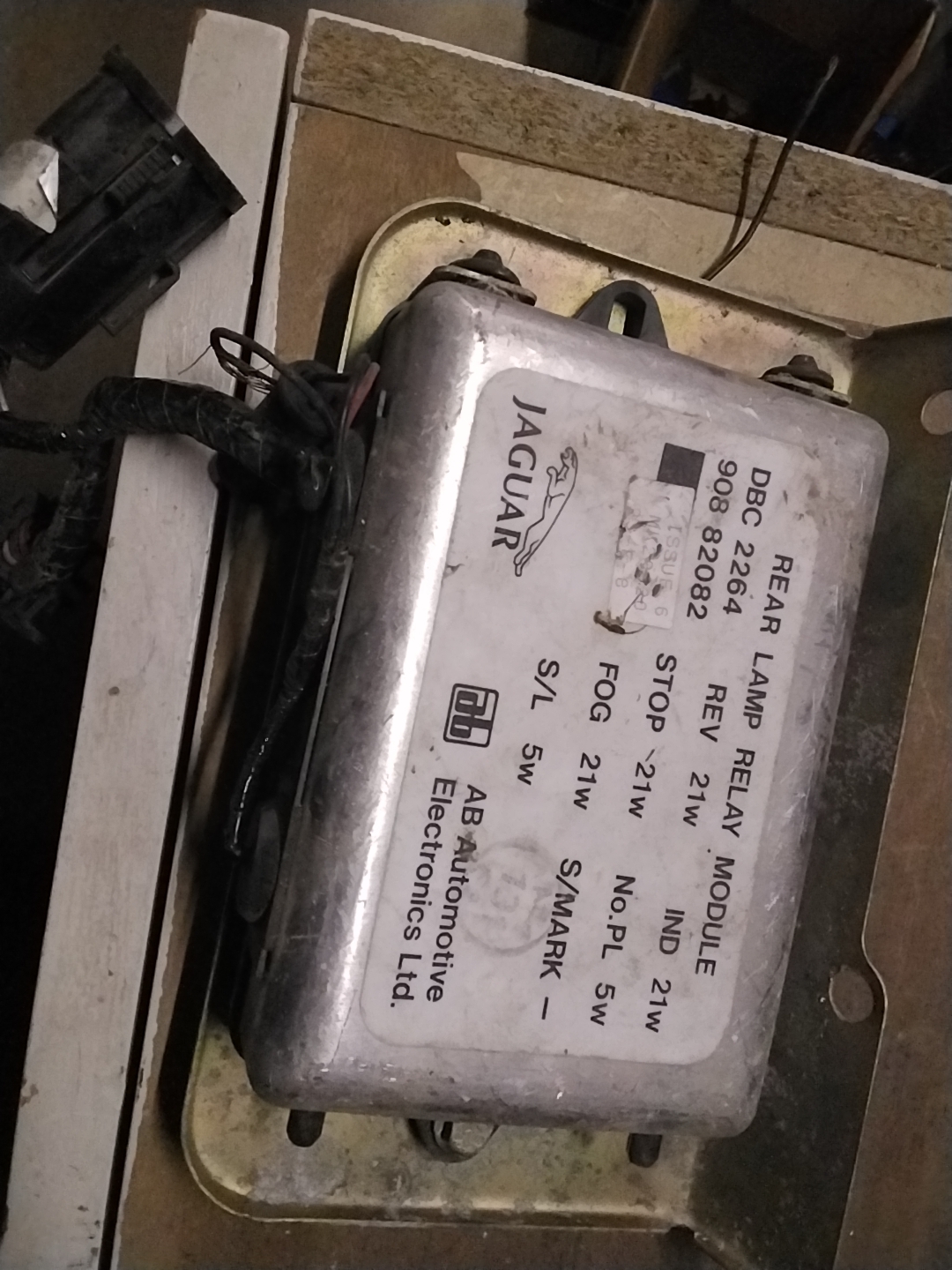 Rear Lamp relay module - Jaguar XJ XJ6 XJ40