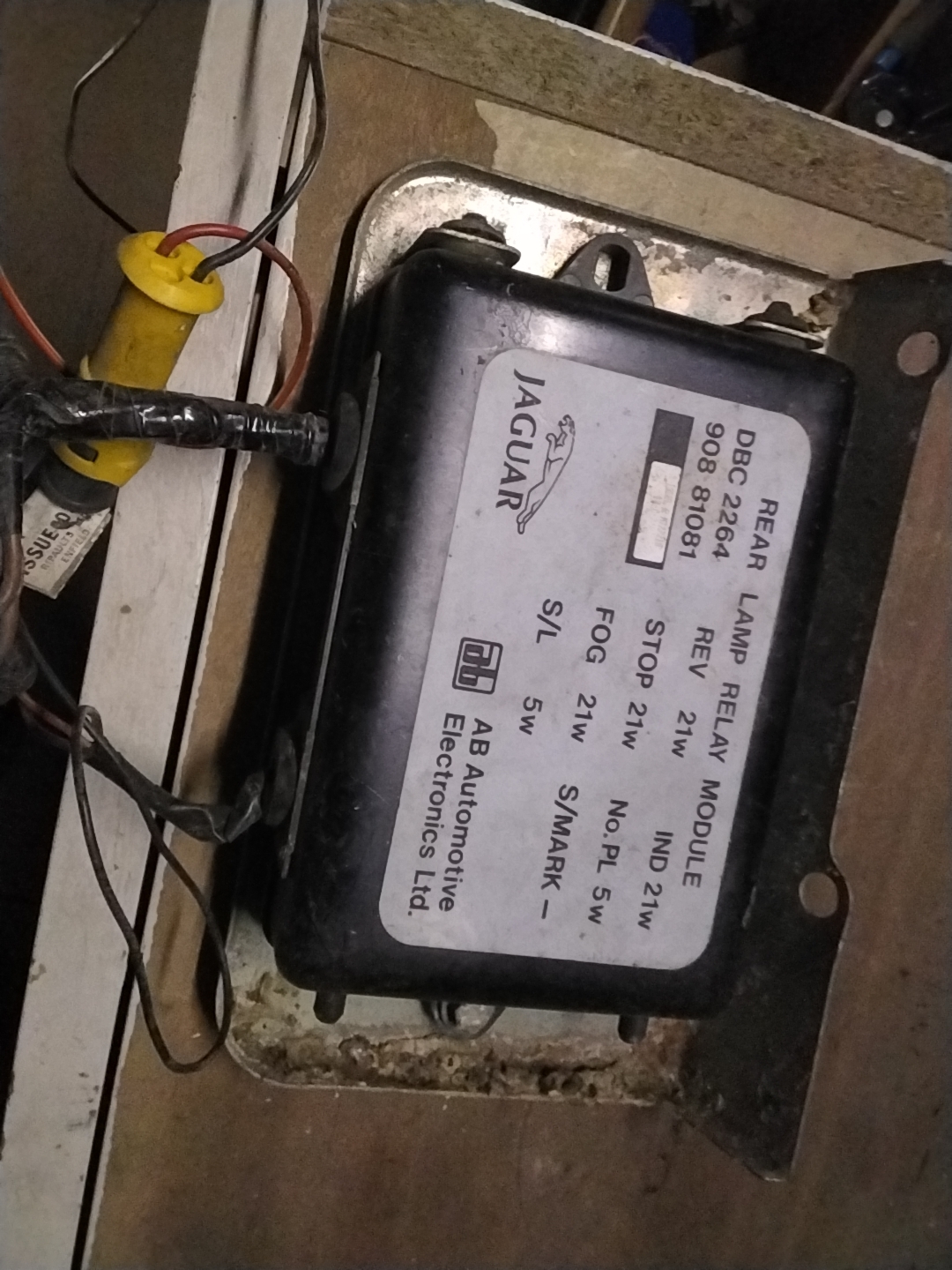 Rear Lamp relay module - Jaguar XJ XJ6 XJ40