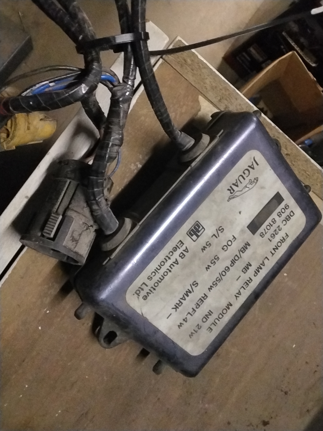 front lamp relay module - Jaguar xj xj40
