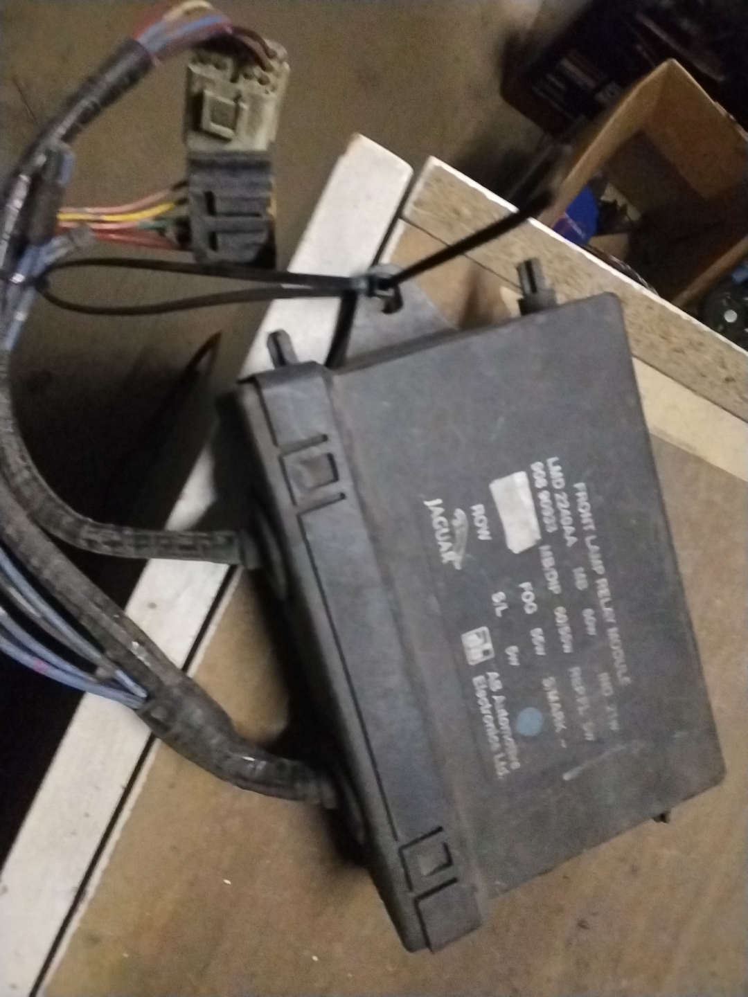 Front lamp relay module - Jaguar XJ6 XJ12 XJ