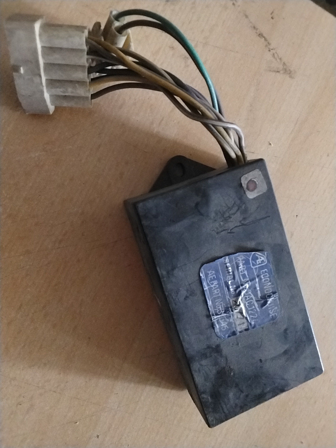 Crise control logic unit - Jaguar XJ6
